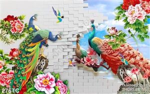 Tranh chim công chơi đùa trên bức tường gạch psd