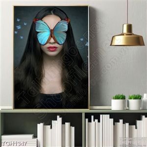 Tranh ghép cô gái và mặt nạ bướm