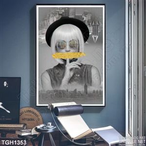 Tranh ghép cô gái trắng đen