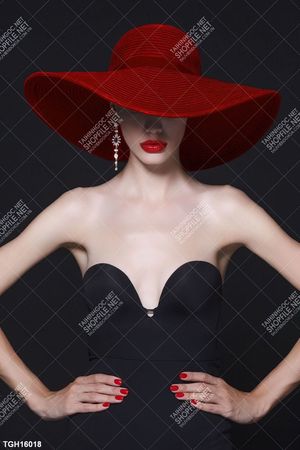 Tranh ghép tôn vẻ đẹp mảng tường trắng