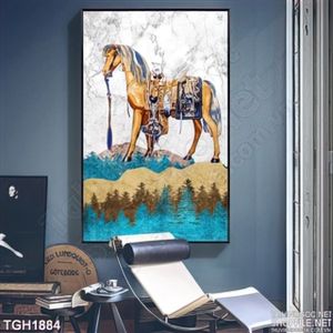 Tranh trang trí chú ngựa trên đồi