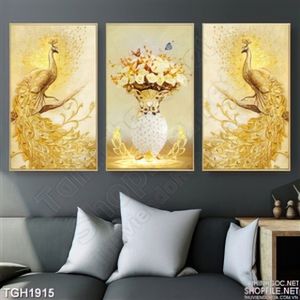 Tranh ghép chim công vàng và bình hoa