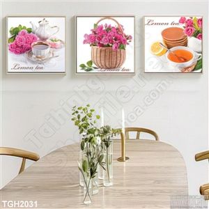 Tranh ghép hoa hồng tím và trà bánh