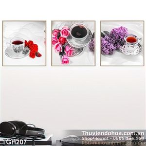 Tranh ghép hoa hồng và tách trà ấm áp decor
