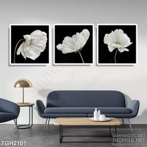 Tranh ghép bông hoa trắng khoe sắc trong màn đêm in uv