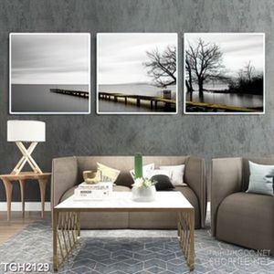 Tranh ghép nghệ thuật cây cầu gỗ hẹp trải dài trên mặt biển