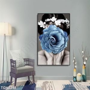 Tranh ghép trang trí cô gái đẹp sau bông hoa màu xanh lam