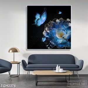 Tranh ghép in canvas đàn bướm đêm bên bông hoa phát sáng