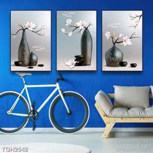 Tranh ghép in uv cành hoa màu hồng phấn trong bình gốm sứ