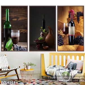 Tranh ghép chai rượu vang và nho tím