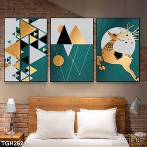 Tranh ghép in canvas chú hươu đang chạy đua bên ánh trăng