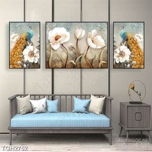 Tranh ghép in canvas những bông hoa khoe sắc và chim công