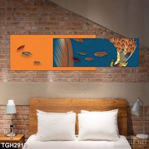 Tranh ghép in uv chiếc lông chim công bay theo cơn gió