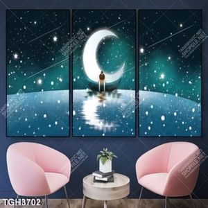 Tranh ghép trăng khuyết và cậu bé