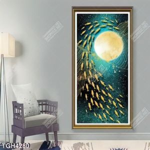 Tranh ghép khổ dọc đàn cá và ánh trăng