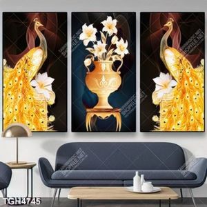 Tranh ghép 3 tấm công vàng và bình hoa