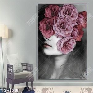 Tranh ghép chân dung cô gái và hoa