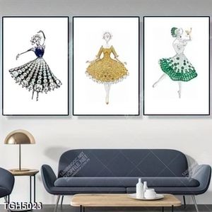 Tranh ghép 3 tấm cô gái máu balê