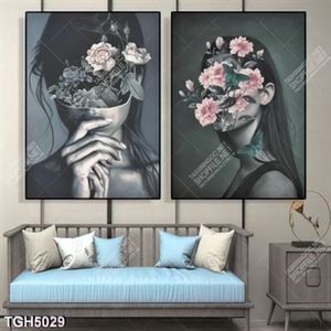 Tranh ghép 2 tấm hoa và cô gái
