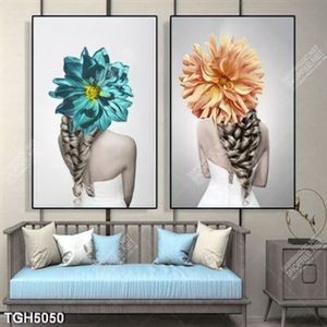 Tranh ghép 2 tấm hoa và model