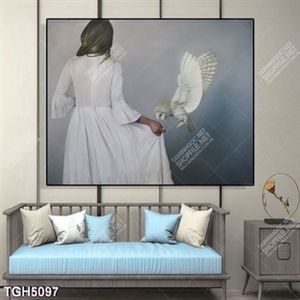 Tranh ghép chim cú mèo và thiếu nữ