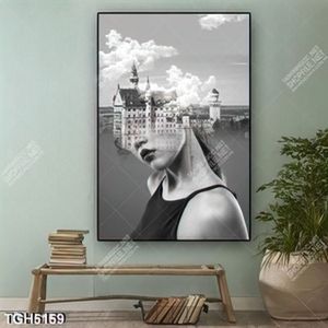 Tranh ghép model và thành phố trên sông