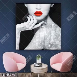 Tranh sơn dầu model