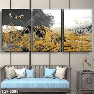 Tranh ghép núi và đàn chim gold