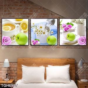 Tranh ghép 3 tấm tách trà và táo xanh