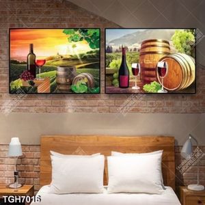 Tranh ghép 2 tấm chai rượu và cánh đồng nho