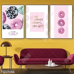 Tranh ghép 3 tấm bánh vòng dâu