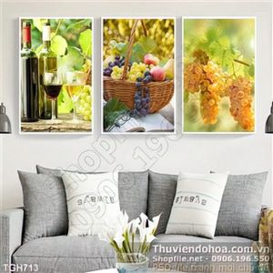 Tranh ghép bình rượu và quả nho