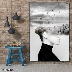Tranh ghép cô gái và câu cầu