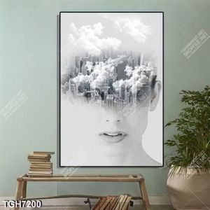 Tranh ghép cô gái và thành phố