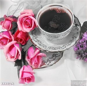 Tranh hoa hồng và tách cà phê