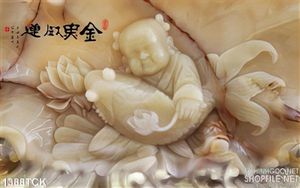 Tranh in kính cậu bé ôm cá chép