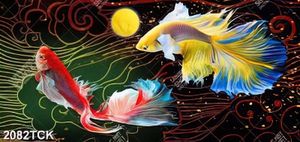 Tranh hai chú cá chép màu sắc rực rỡ bên trăng vàng