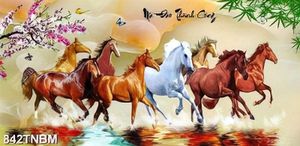 Tranh gắn tường mã đáo thành công trên nền đá giả ngọc