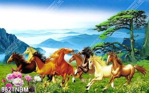 Tranh bát mã trên đồng cỏ xanh chất lượng cao
