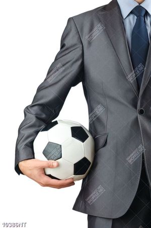 Tranh chàng trai mặc vest cầm trái bóng