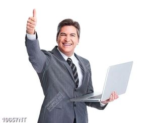 Tranh người đàn ông cầm laptop