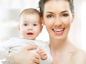 Tranh mẹ và em bé đáng yêu