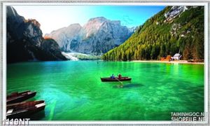 Tranh hồ nước dưới chân núi