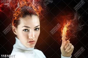 Tranh cô gái với mái tóc bốc lửa nghệ thuật 