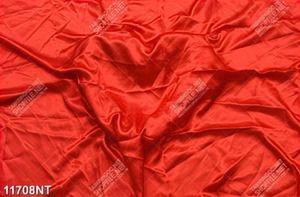 Tranh tấm vải đỏ