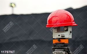 Tranh mũ bảo hộ màu đỏ