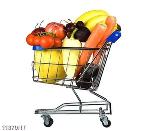 Tranh giỏ đựng các loại rau củ quả tươi