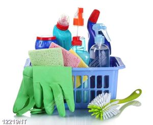 Tranh các loại nước tẩy rửa vệ sinh