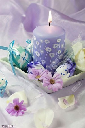 Tranh nến và trứng phục sinh