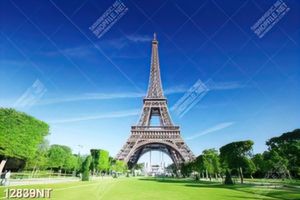 Tranh tháp Eiffel dưới bầu trời xanh